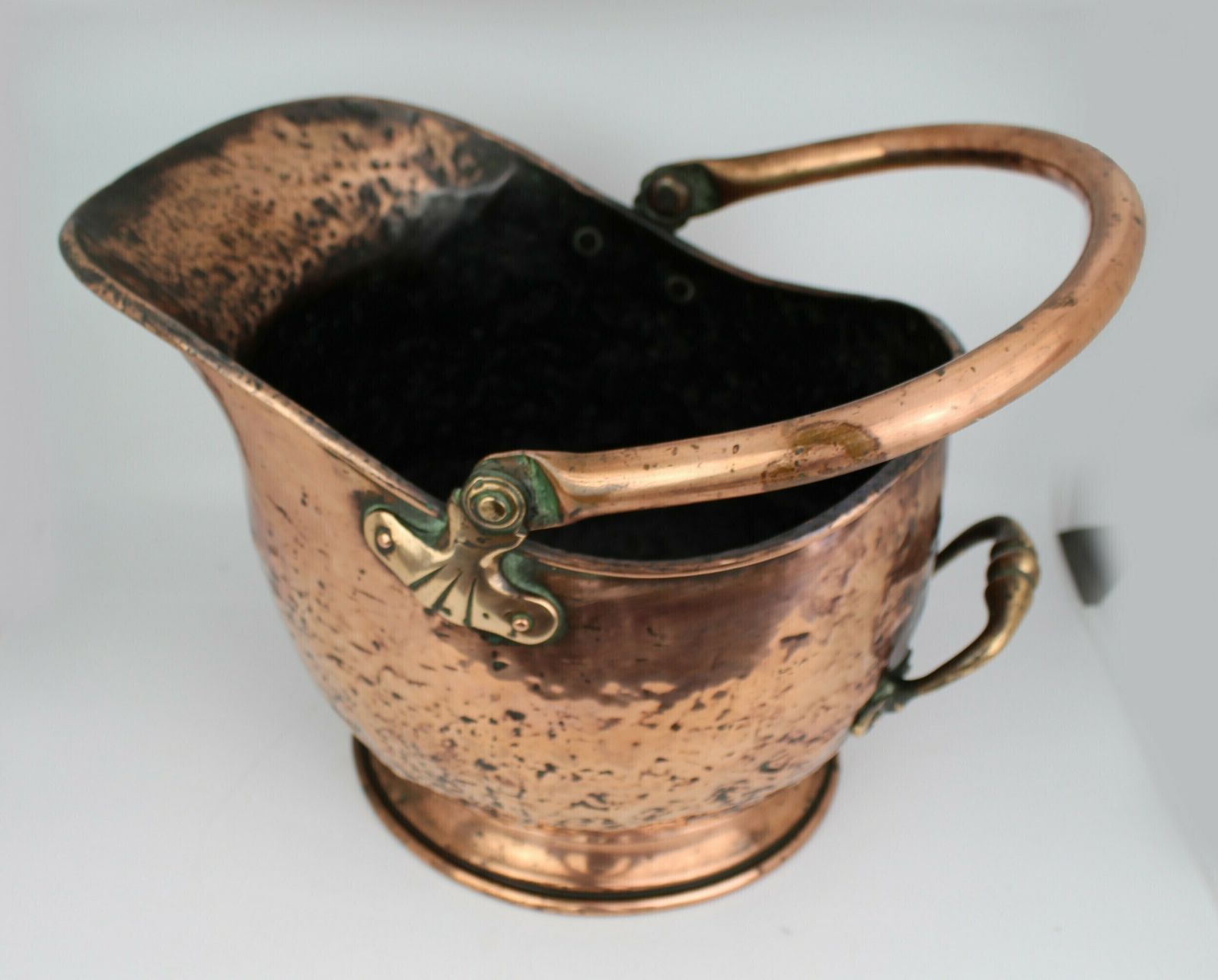 Victorian Helmet Shaped Copper Coal Scuttle photo 175.0