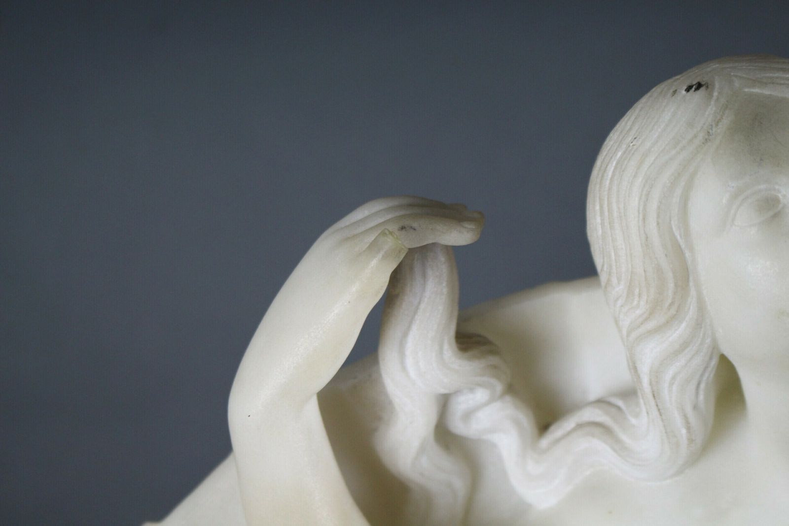 Early 19th C. Marble Sculpture Of Venus On Mahogany Pedestal photo vinterior