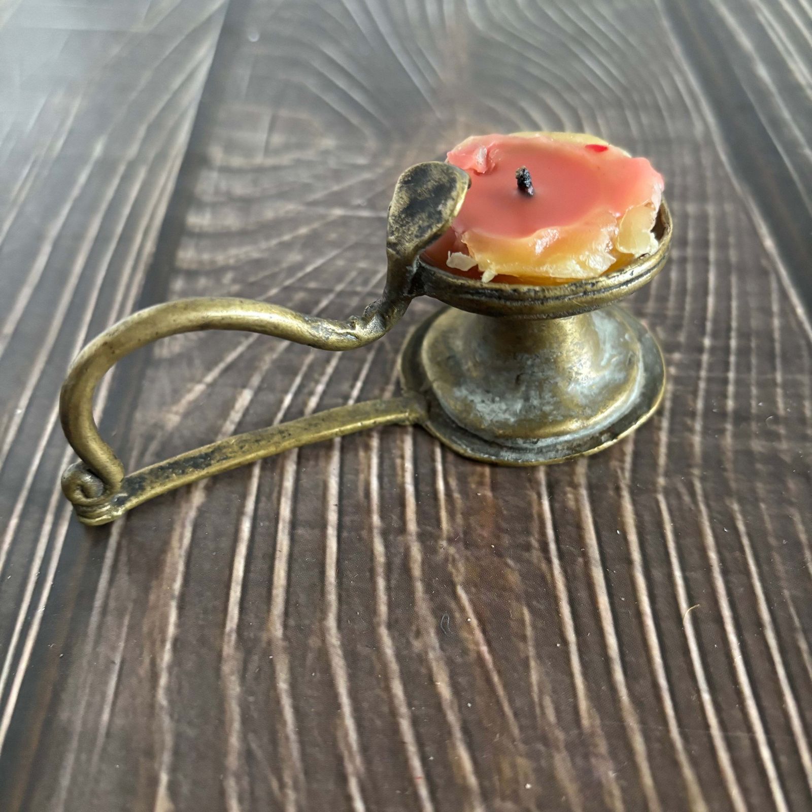 photo vintage Rare Antique Sacred Brass Oil Lamp