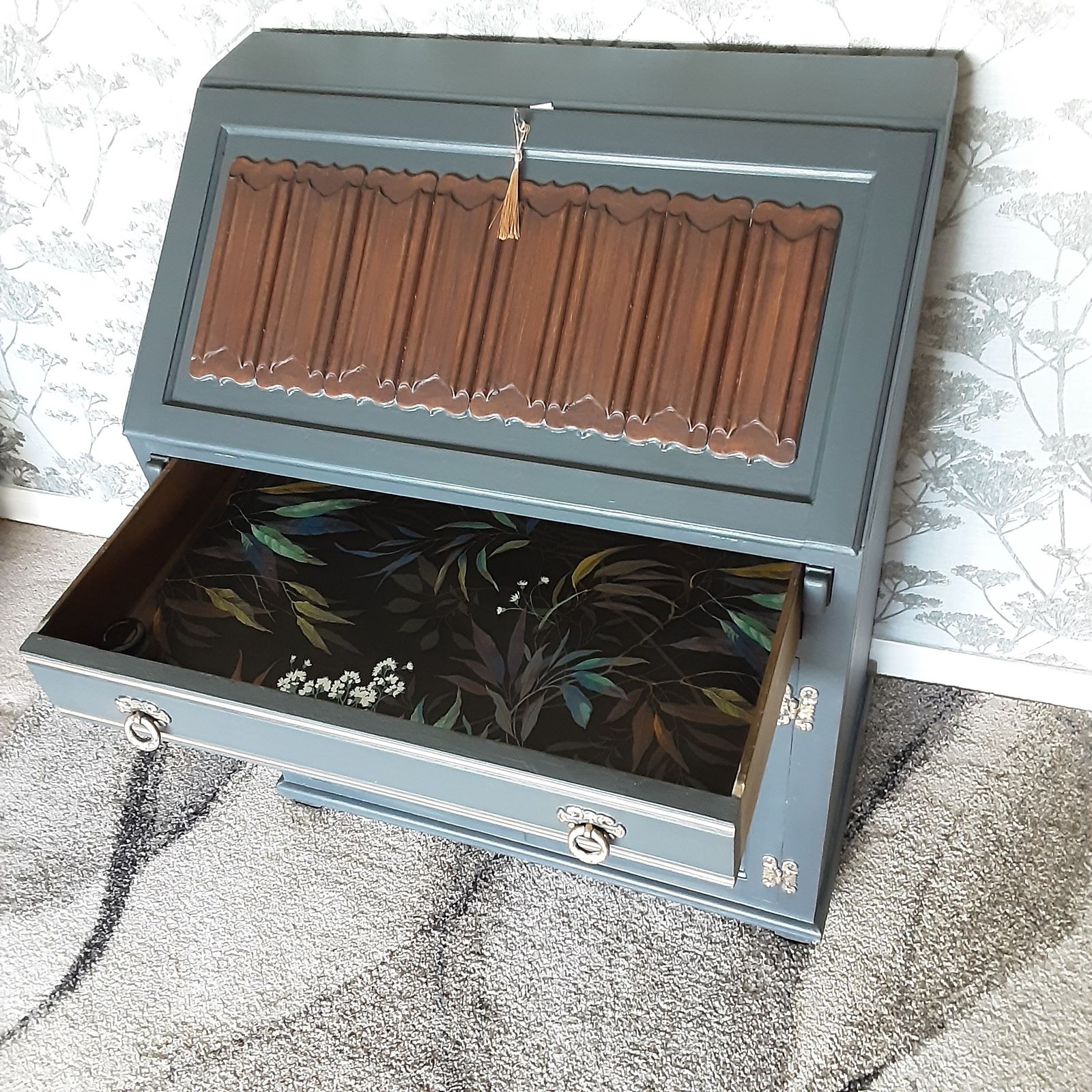 French Style Writing Bureau., 1960s photo vinterior