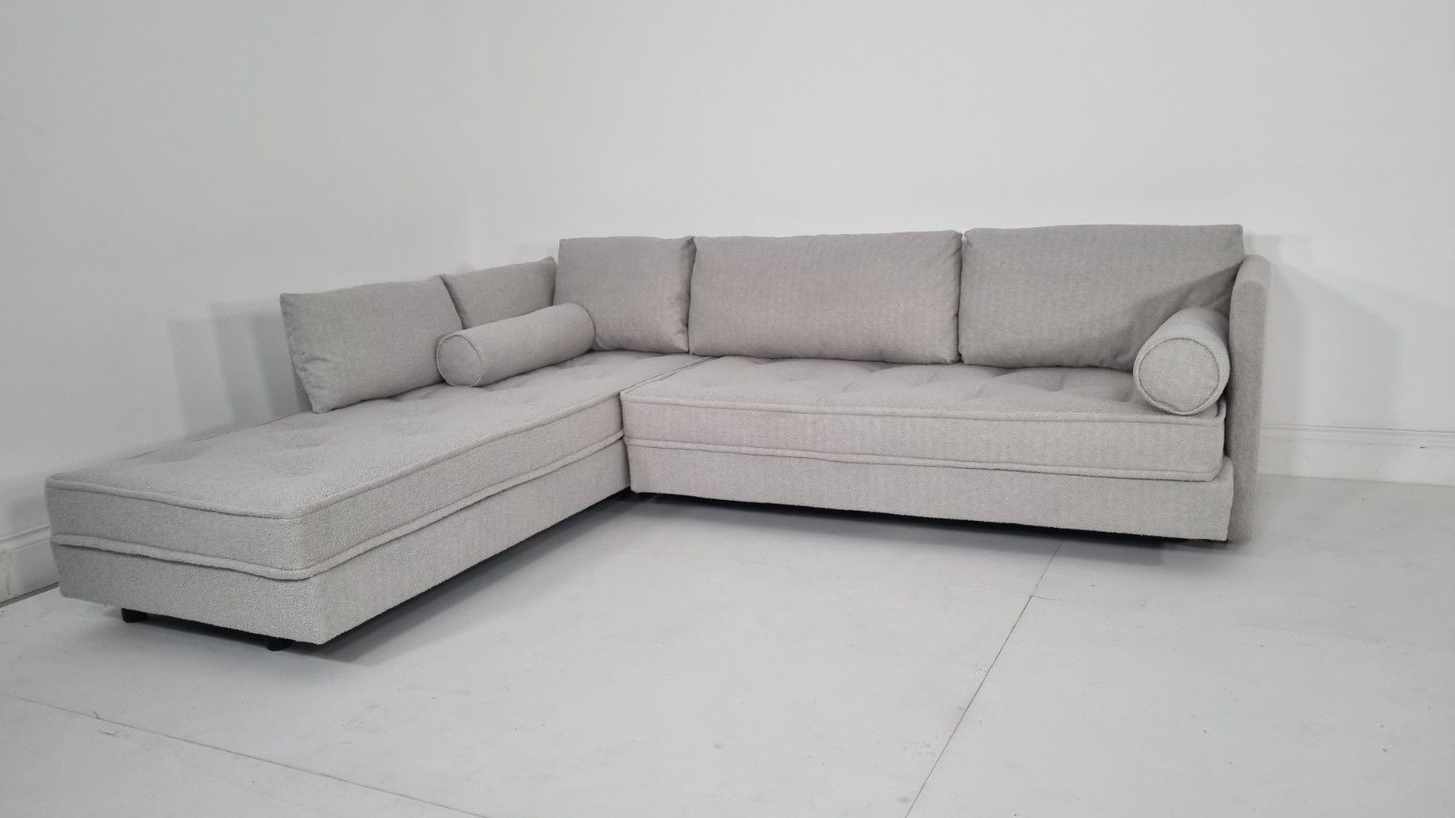 photo vinterior Ligne Roset Nomade L Shape In Grey Soft Boucle In Excellent Condition