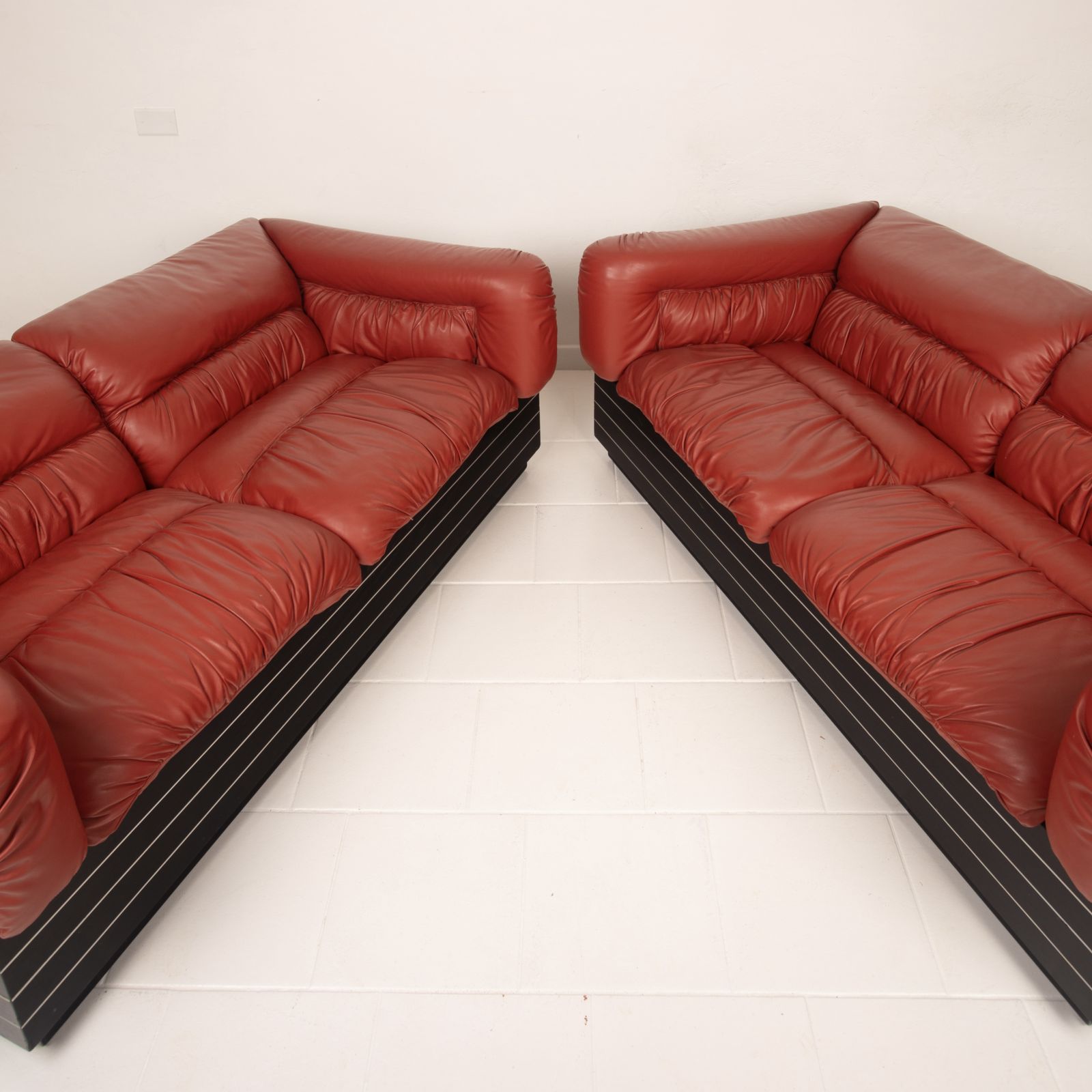 Pair Of Strato Sofas By Giovanni Offredi For Saporiti, 1970 photo for sale
