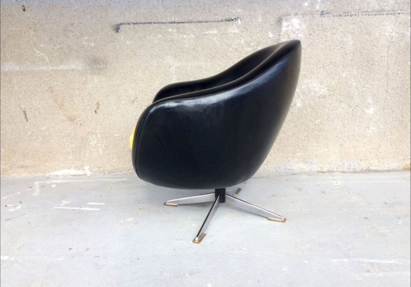 Mid Century Draaifauteuil, Ca. Jaren 1960 photo for sale