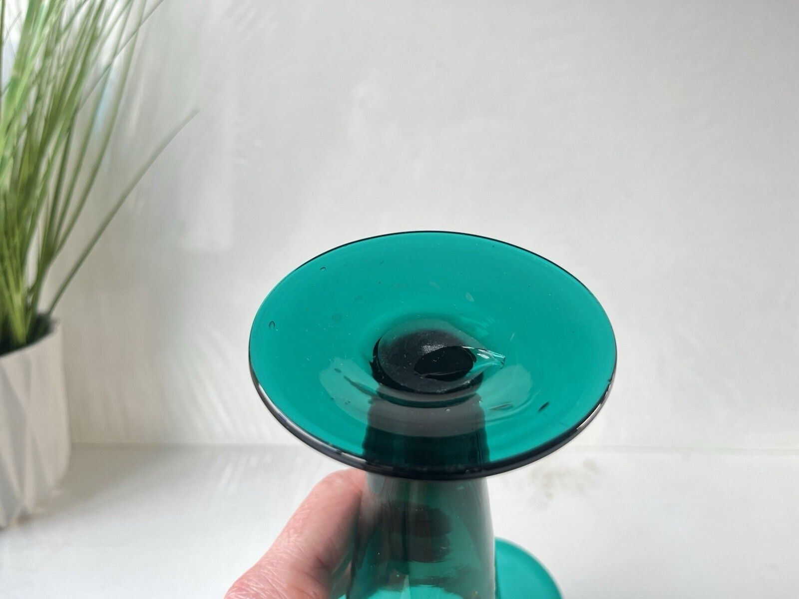 photo vinterior Gorgeous Antique 19th Century C1860 Bristol Green Glass Ruffled Rim Edge Vase