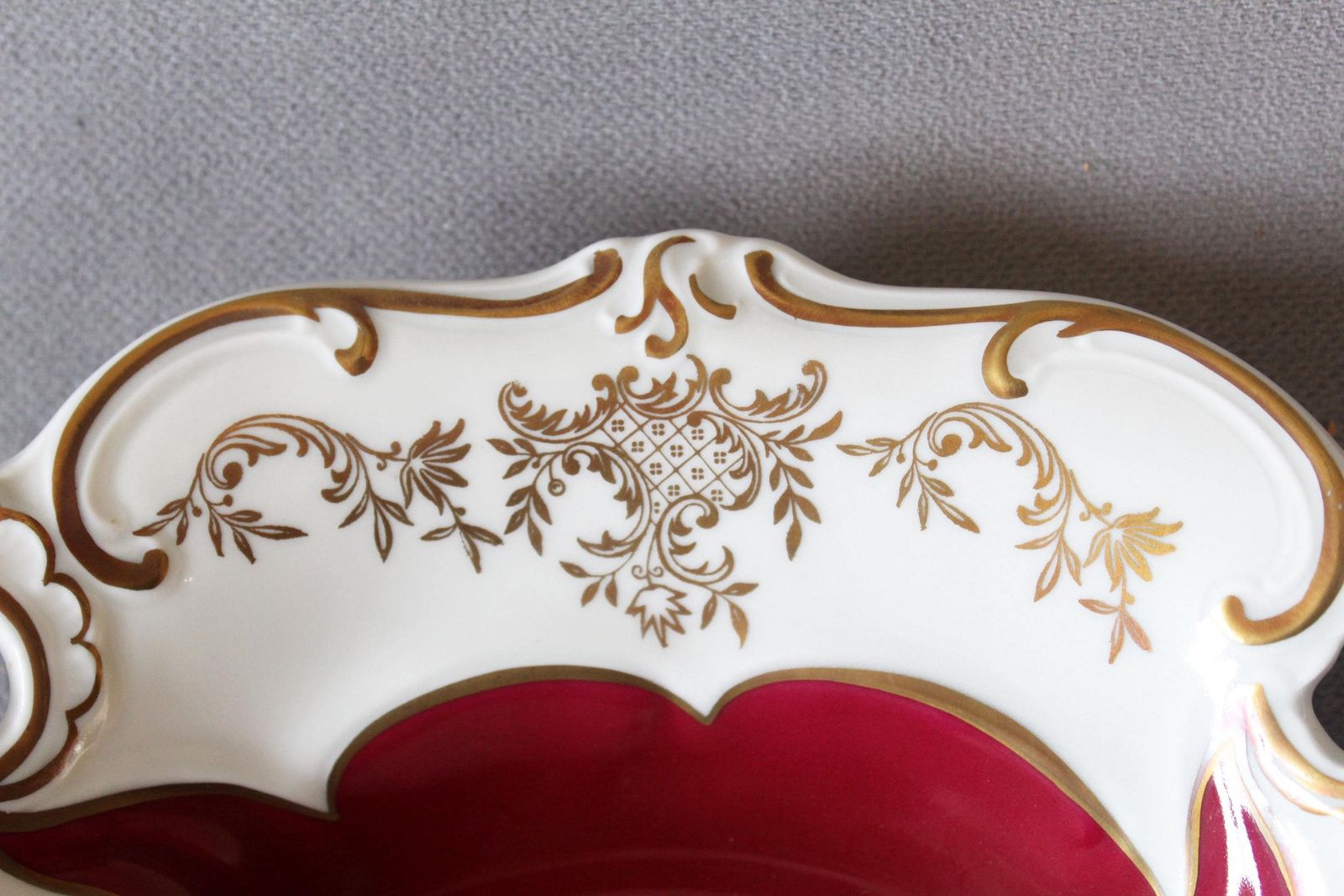 Grote Vintage Porseleinen Serveerschaal Van Weimar Germany, Diepe Schaal, Donkerrood Met Gouden Verguldsel, Geperforeerde Rand, Fruitschaal, Ilse photo Woonaccessoires