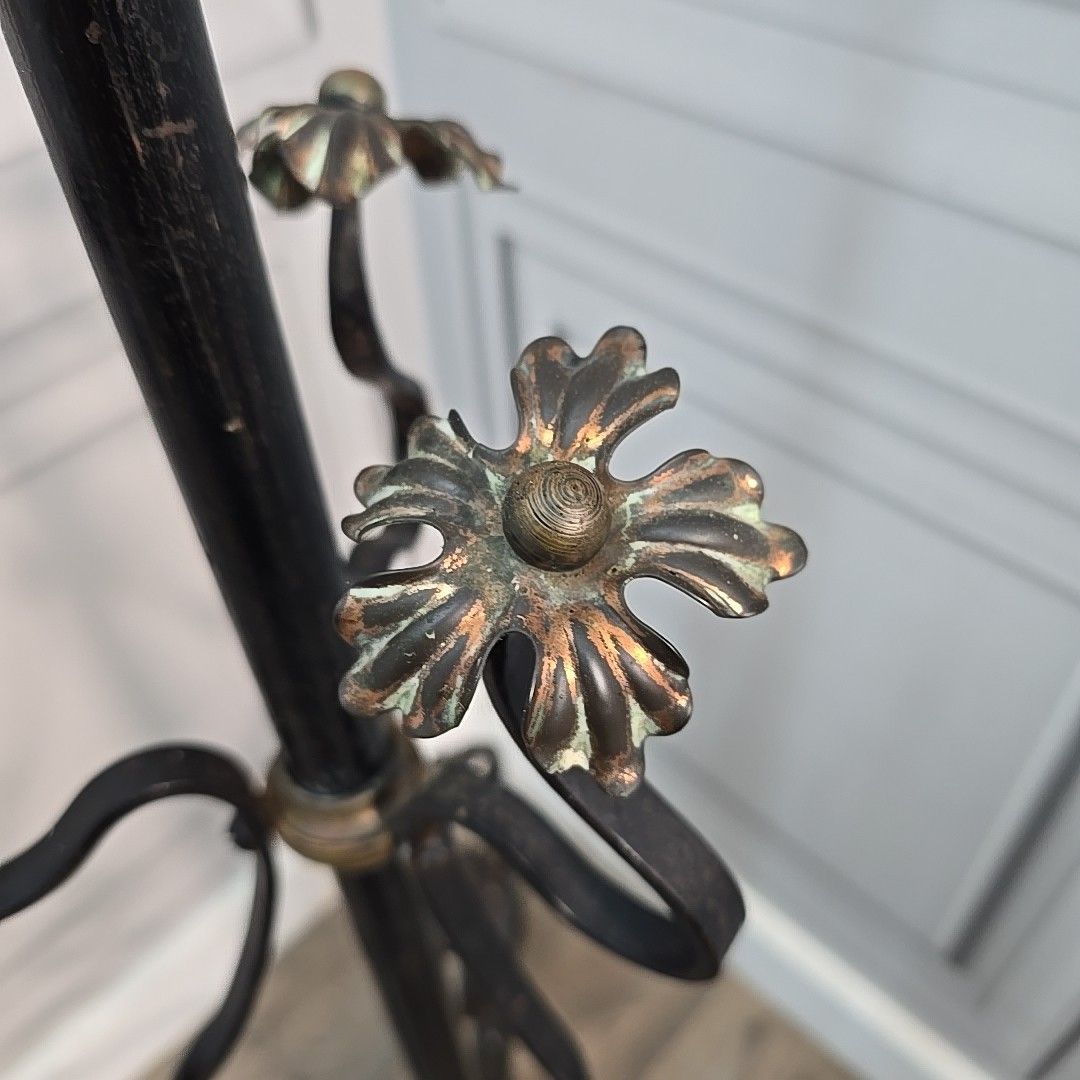 photo furniture Antique Standard Lamp Copper & Brass Oil Light Wrought Iron Stand For Rewire