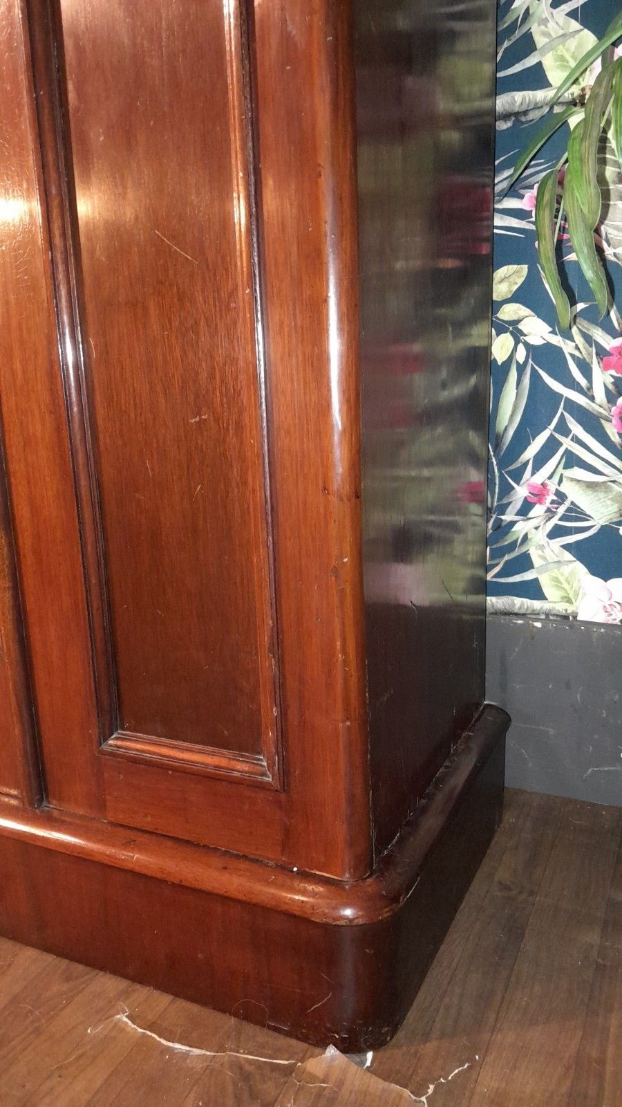 photo furniture Superb Victorian Tall Bookcase With 1 Glazed Door And 4 Internal Shelves