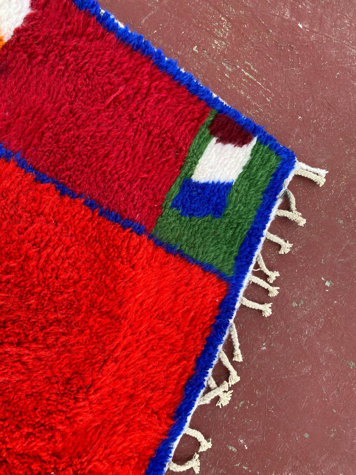 Contemporary Moroccan Beni Ouarain Rug 300x200cm – Bold Abstract Multicolour Wool Carpet photo furniture