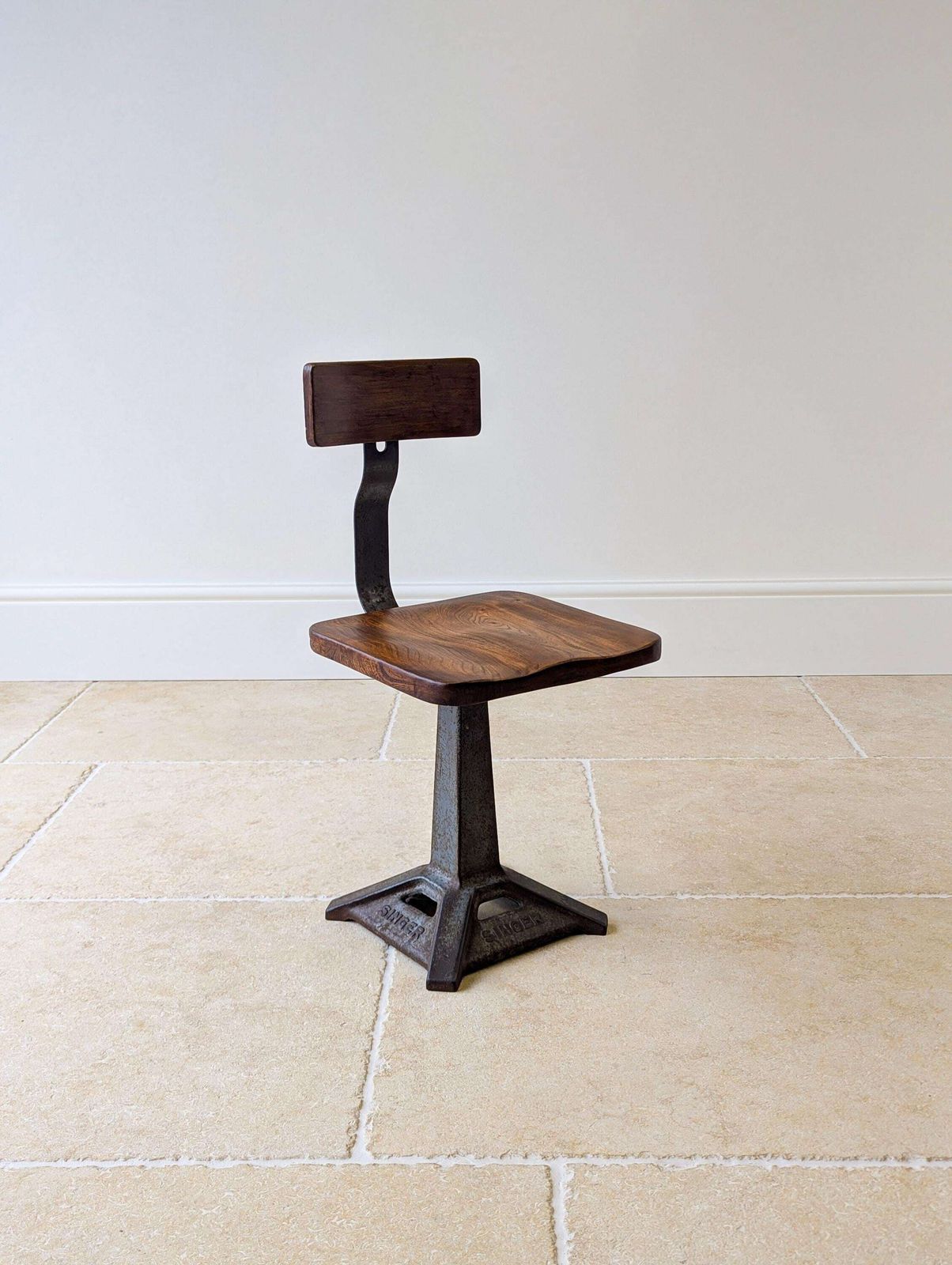 Early 20th Century Singer Cast Iron & Elm Industrial Chair C.1930 photo for sale