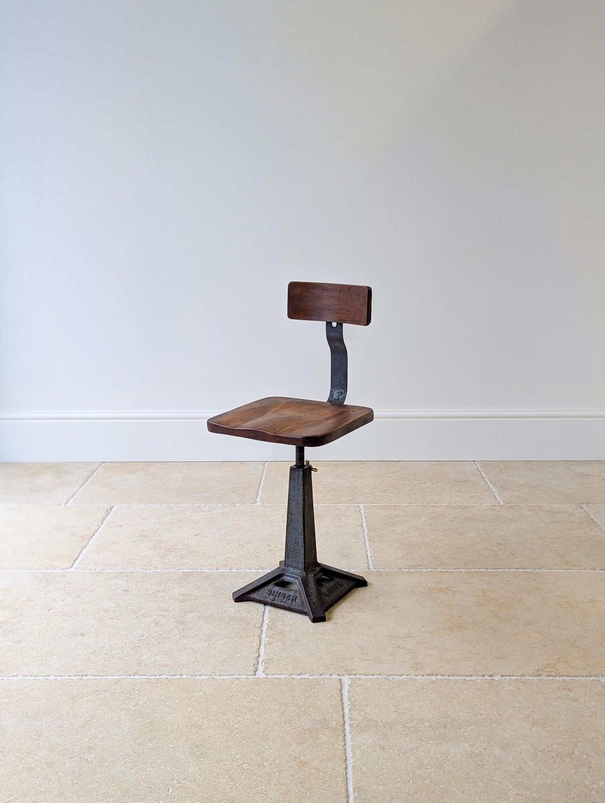 Early 20th Century Singer Cast Iron & Elm Industrial Chair C.1930 photo 595.0