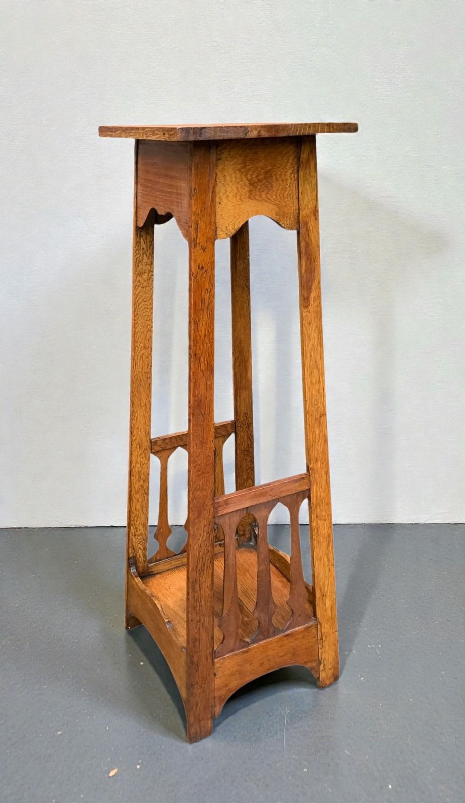 Arts And Crafts Oak Pedestal Display Jardiniere Stand