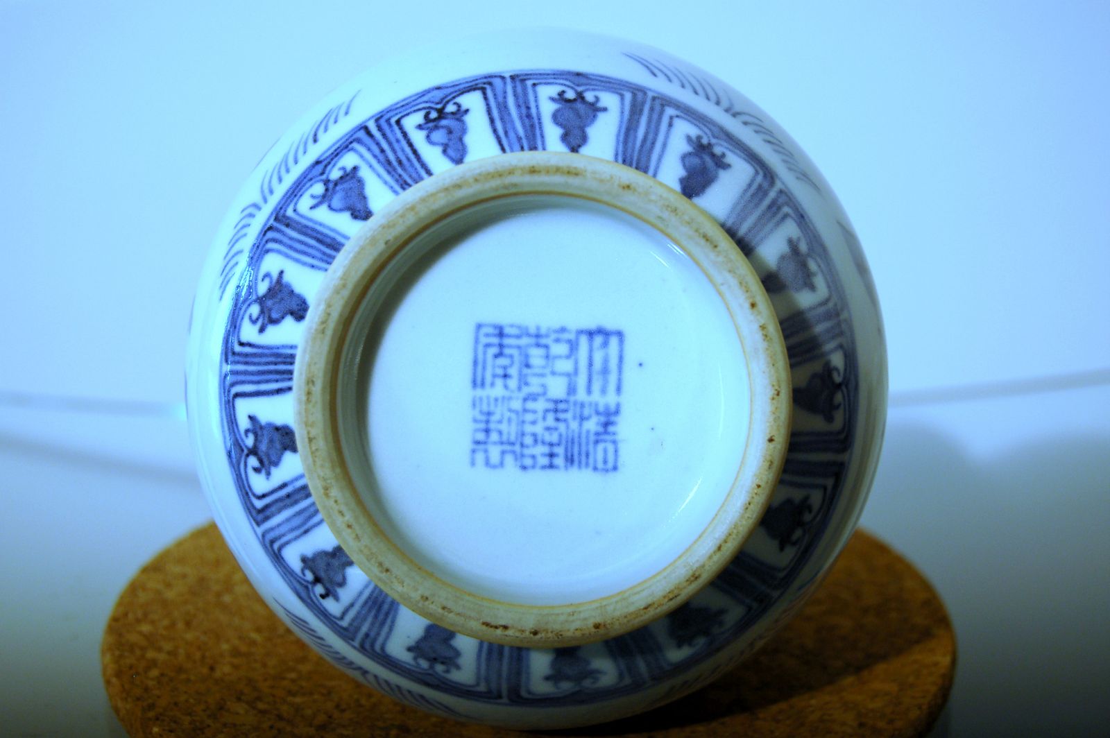 photo furniture Small Porcelain Vase   Qing Dynasty / Qianlong   Jiaqing Period / 19th Century