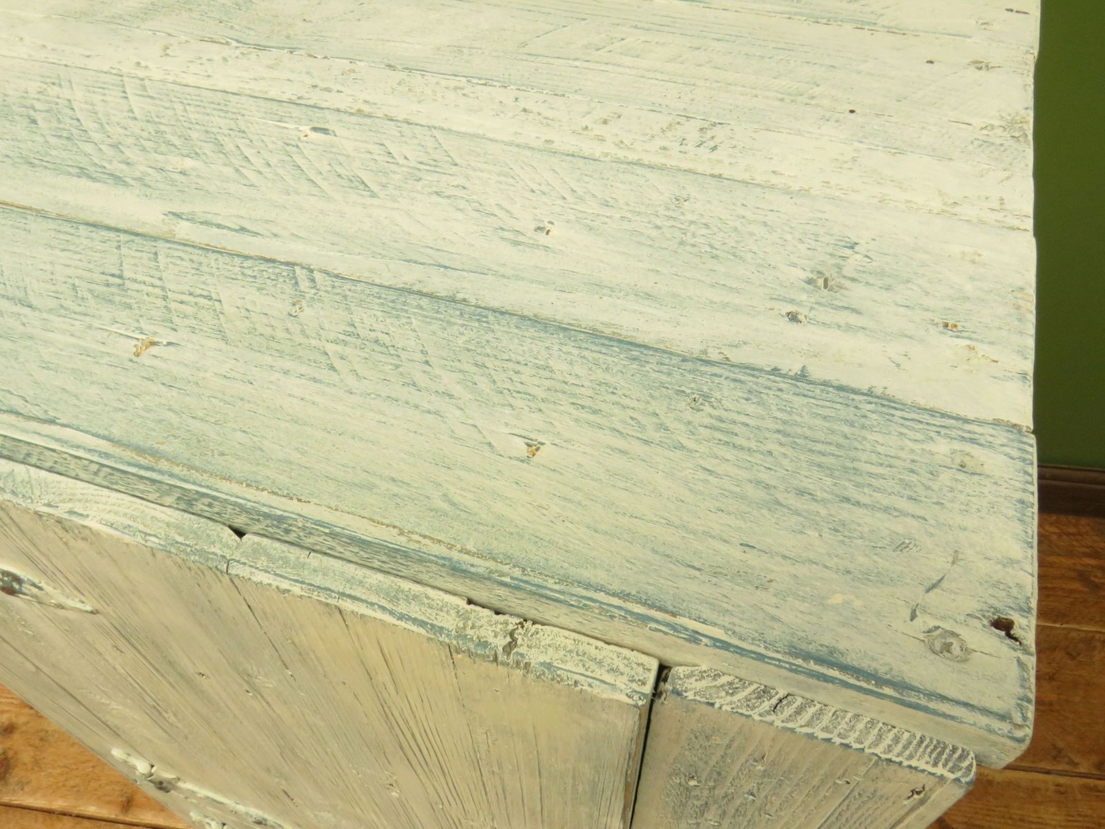 photo vinterior Beach Hut Style Cupboard