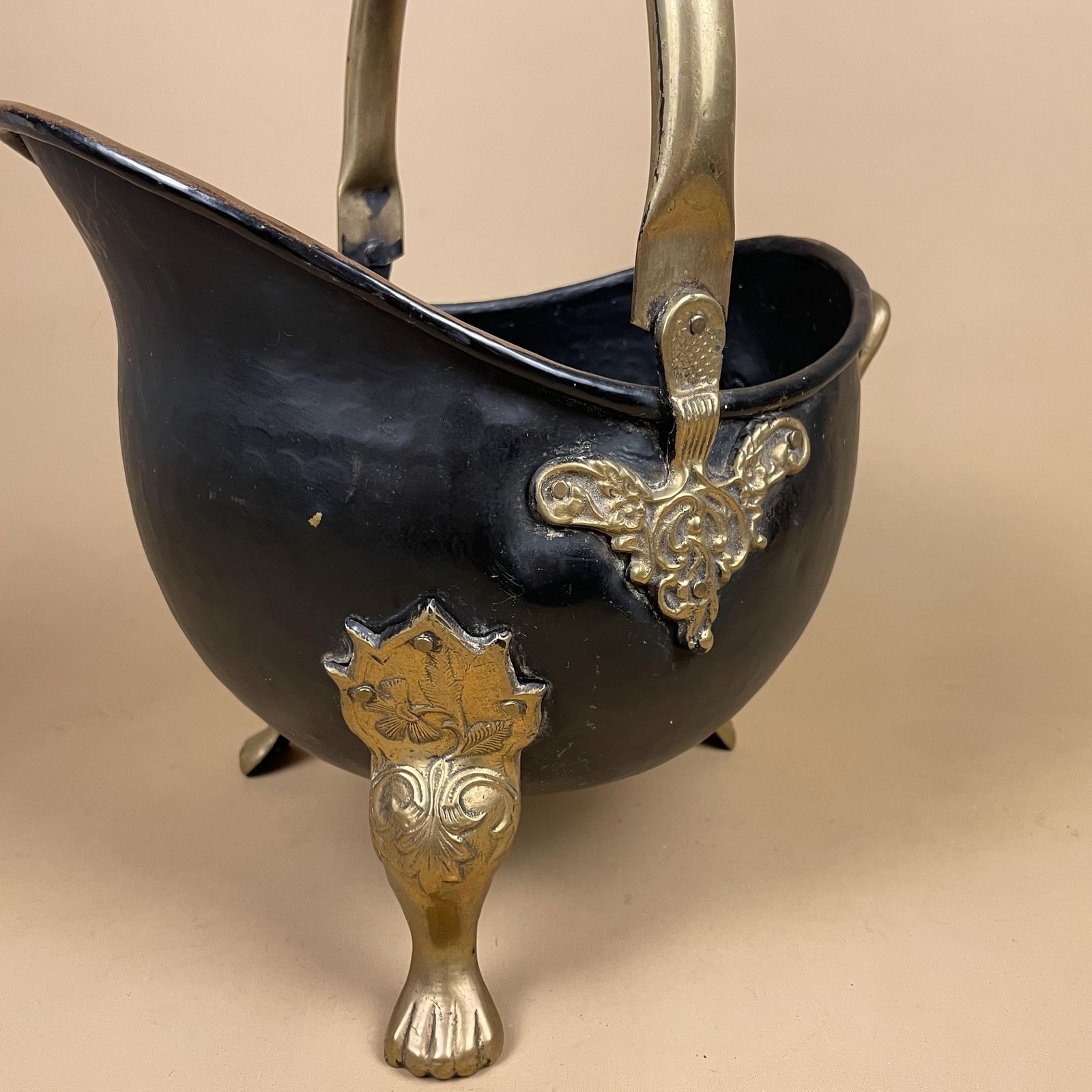 Antique Metal Gold Brass Black Coal Bucket Handle Fireside Fire Side Scuttle Log Helmet Farmhouse Cottage Vintage Fireplace 3 Ornate Feet photo vintage