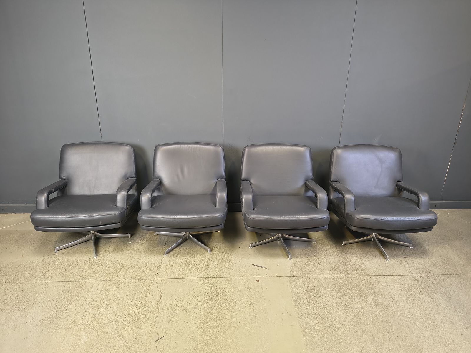 Furniture Set Of 4 Swivel Chairs By Bernd Munzebrock For Walter Knoll, 1970s photo