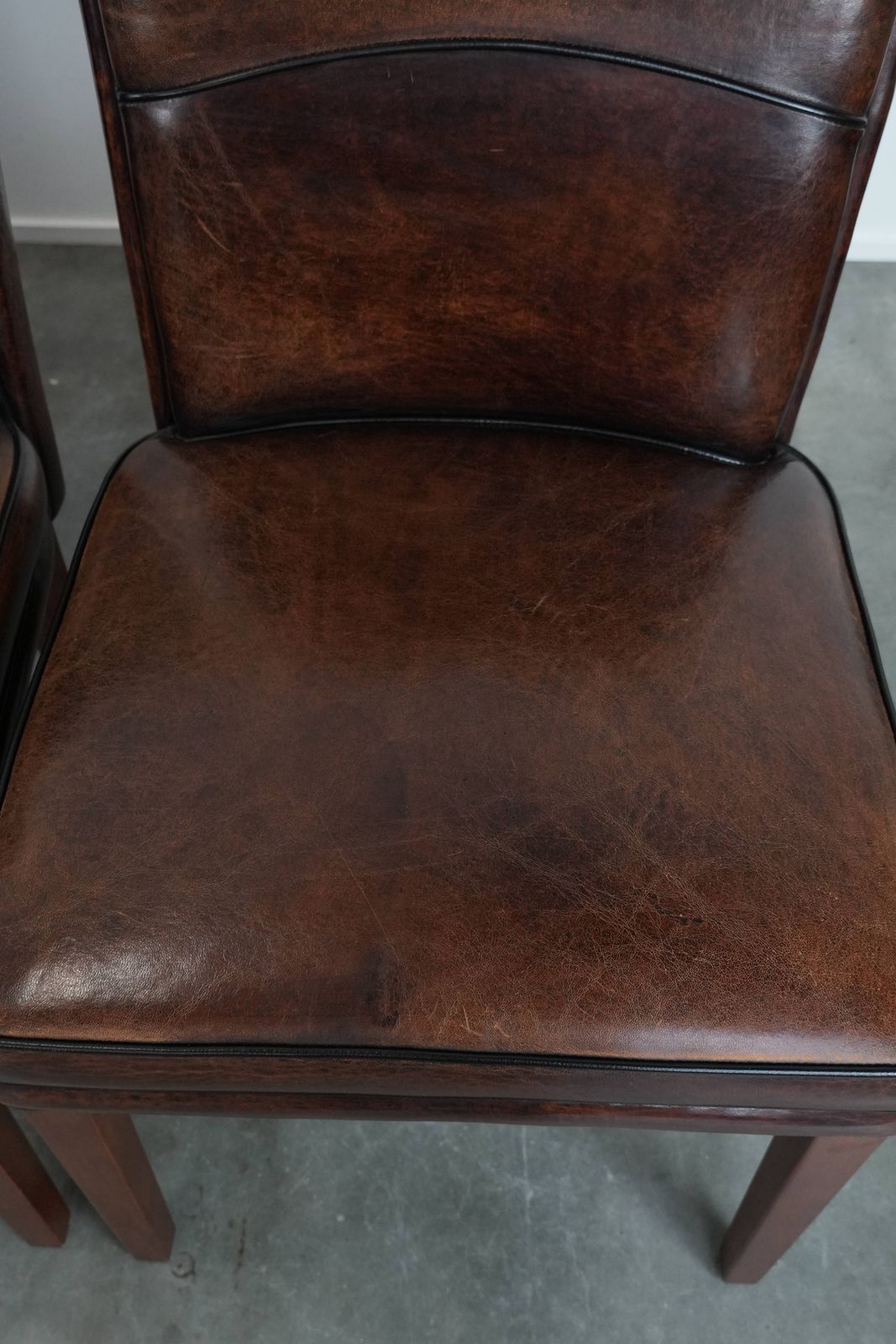photo furniture Comfortable Set Of 4 Beautiful Sheepskin Dining Chairs With Character And Beautiful Warm Colors