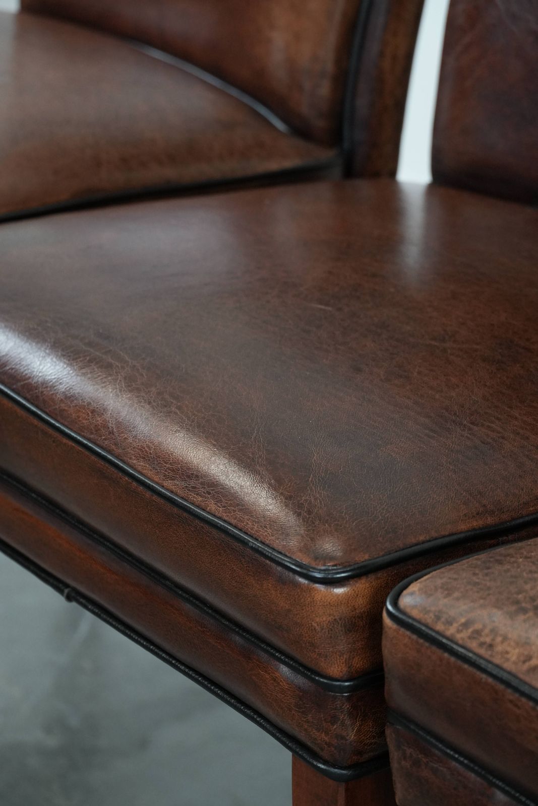 photo vinterior Comfortable Set Of 4 Beautiful Sheepskin Dining Chairs With Character And Beautiful Warm Colors