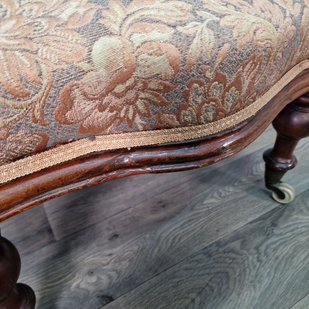 photo vinterior Antique Victorian Lounge Chair Spoon Back Fireside Carved Nursing Seat Wooden