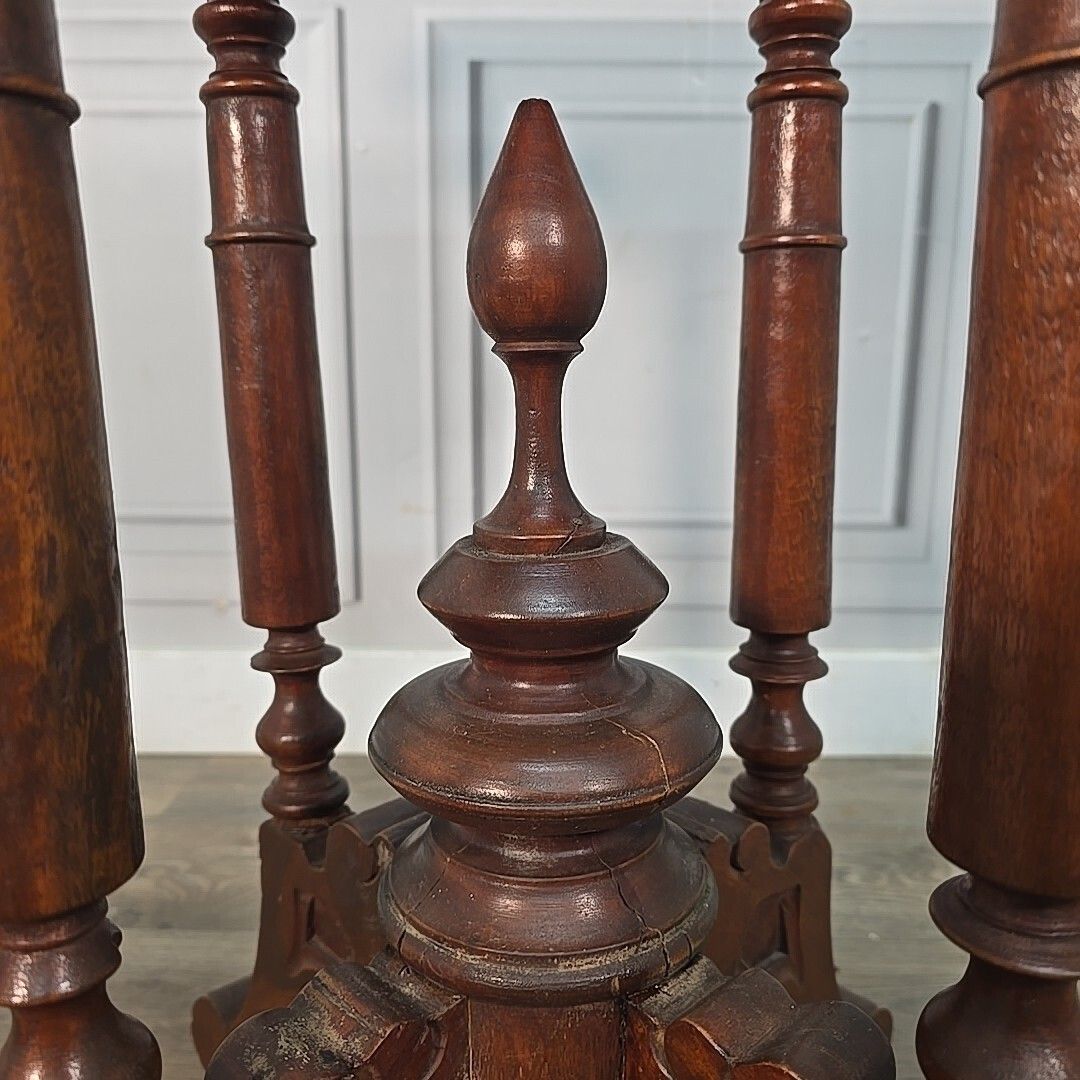 photo furniture Antique Mahogany Side Table – Hall Lamp Turned Legs & Finial Base – Victorian