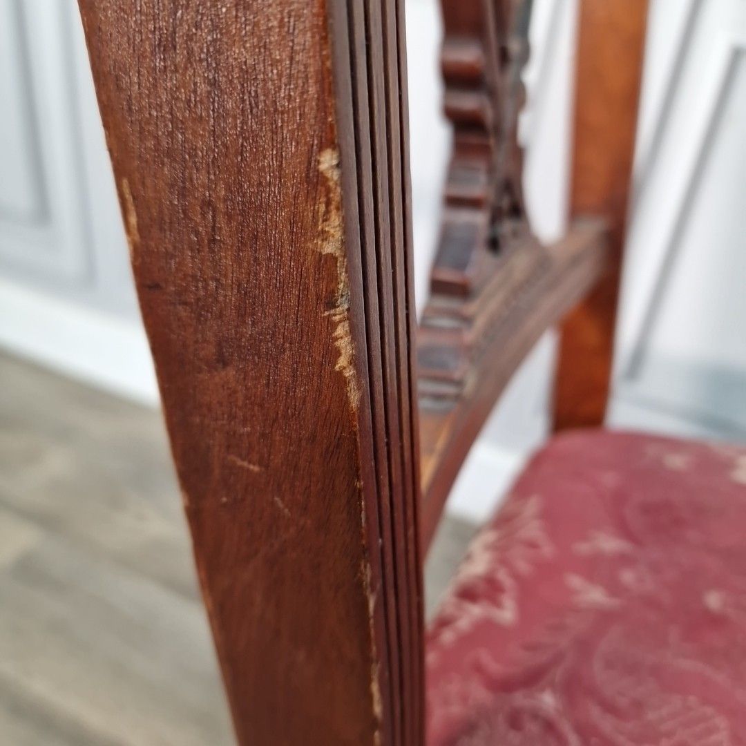 photo vintage Antique Mahogany Bedroom Chair Turned Wood Carved Floral Back Upholstered Seat