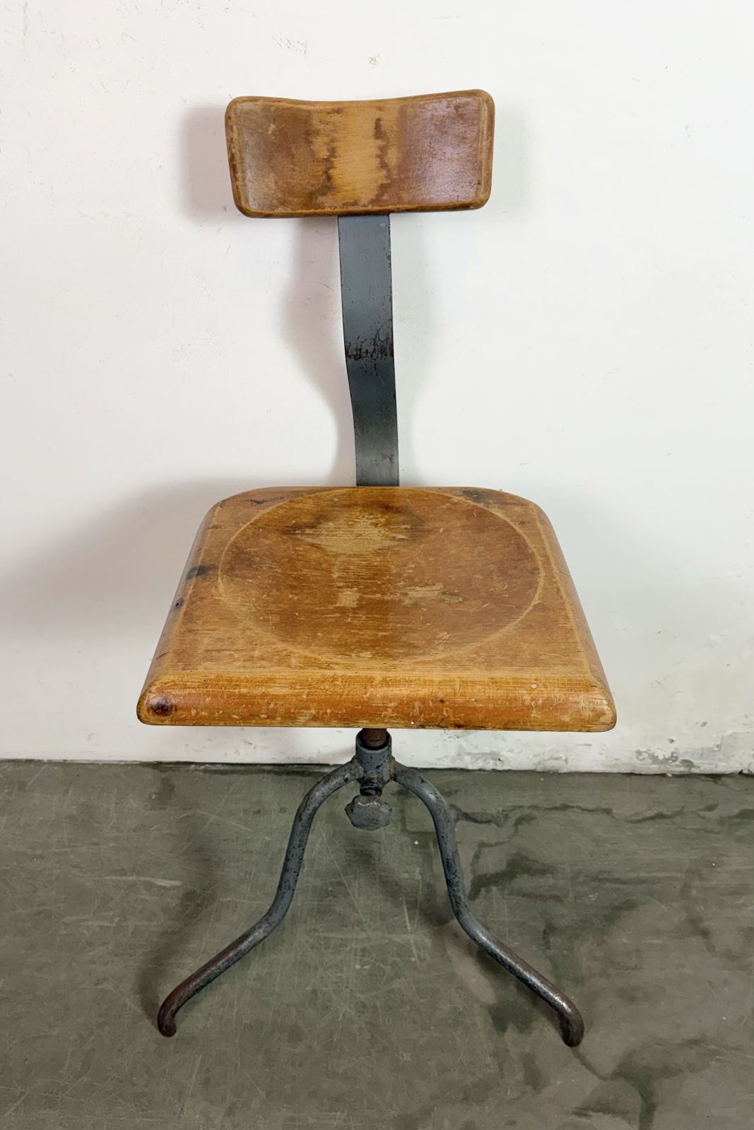Industrial Factory Swivel Chair, 1950s photo vinterior