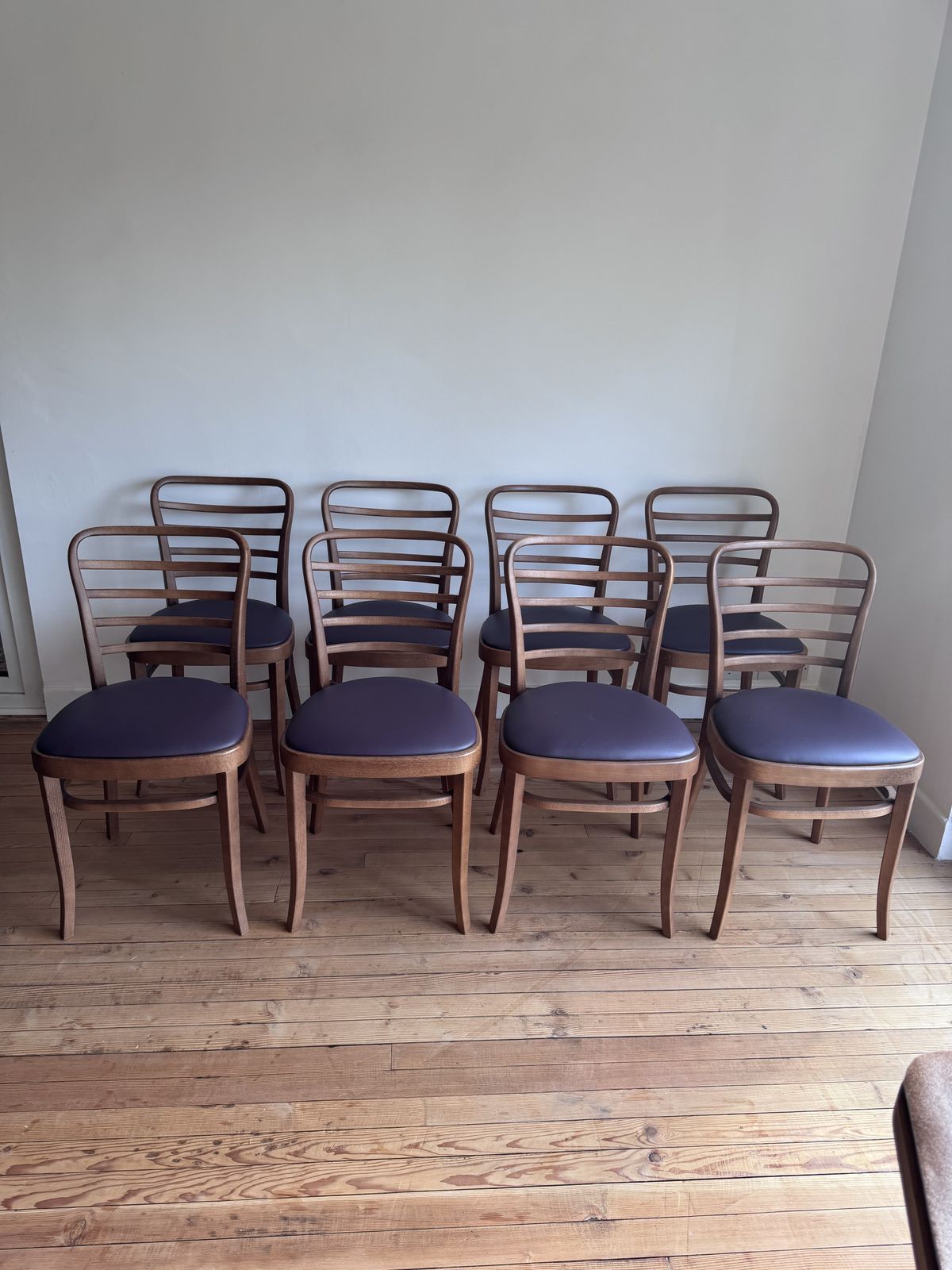 photo furniture Benchmark Mrs B Dining Table In Walnut Designed By Russel Pinch With 8 Leather Upholstered Vienna Dining Chairs