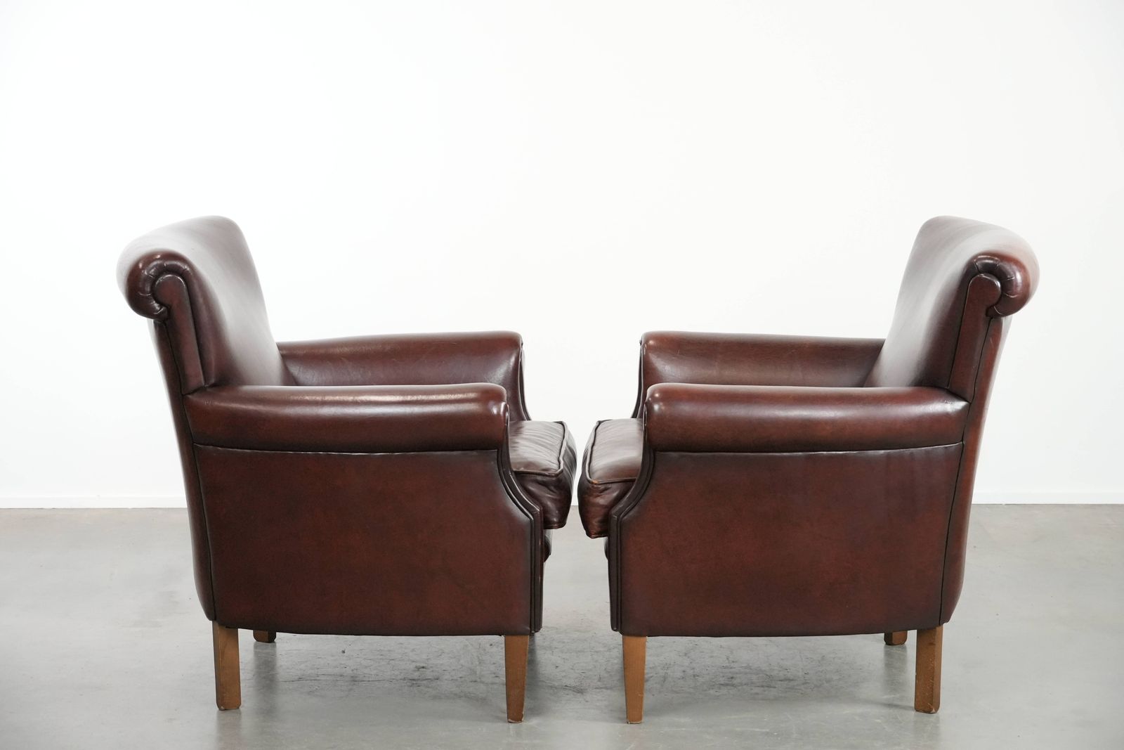 Set Of 2 Luxury Sheep Leather Armchairs / Armchairs With A Timeless Look And Beautiful Dark Colors photo furniture