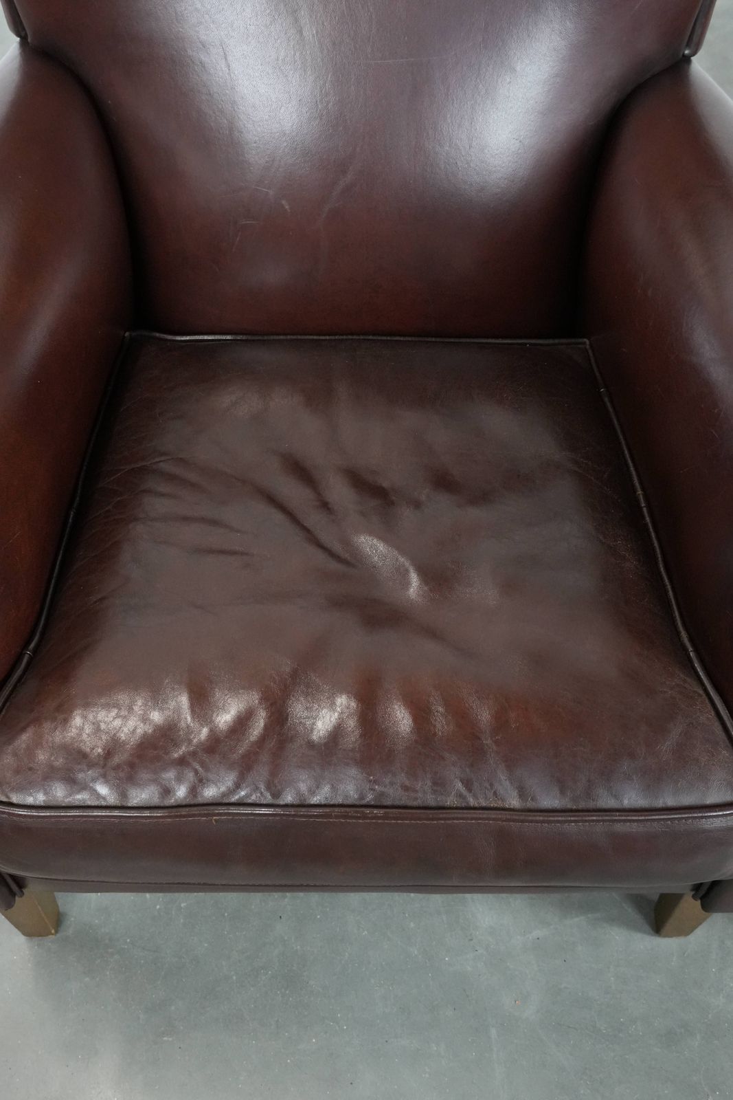 Set Of 2 Luxury Sheep Leather Armchairs / Armchairs With A Timeless Look And Beautiful Dark Colors photo 1974.0