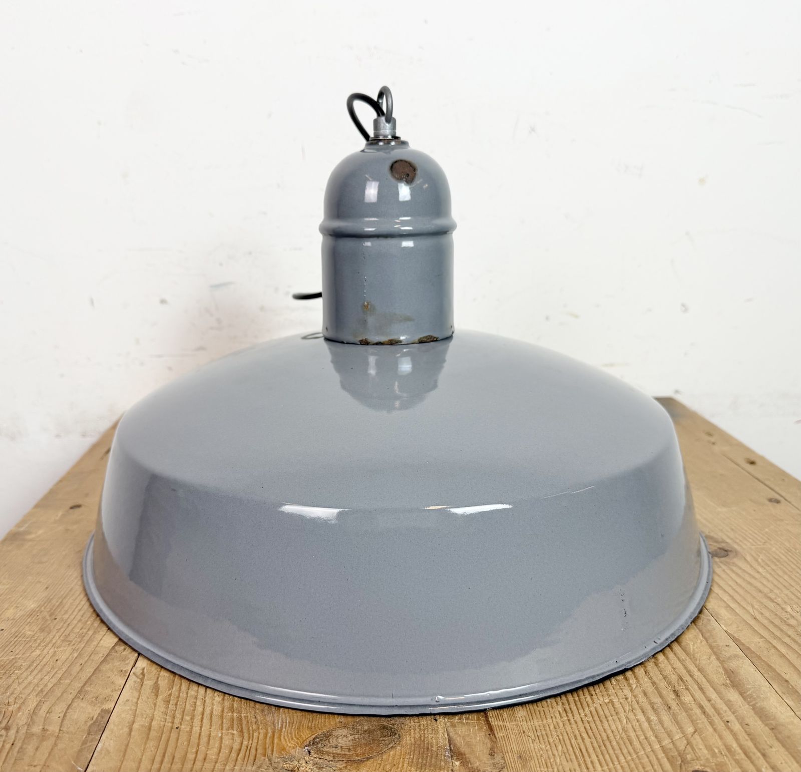 photo vintage Industrial Grey Enamel Factory Pendant Lamp, 1960s