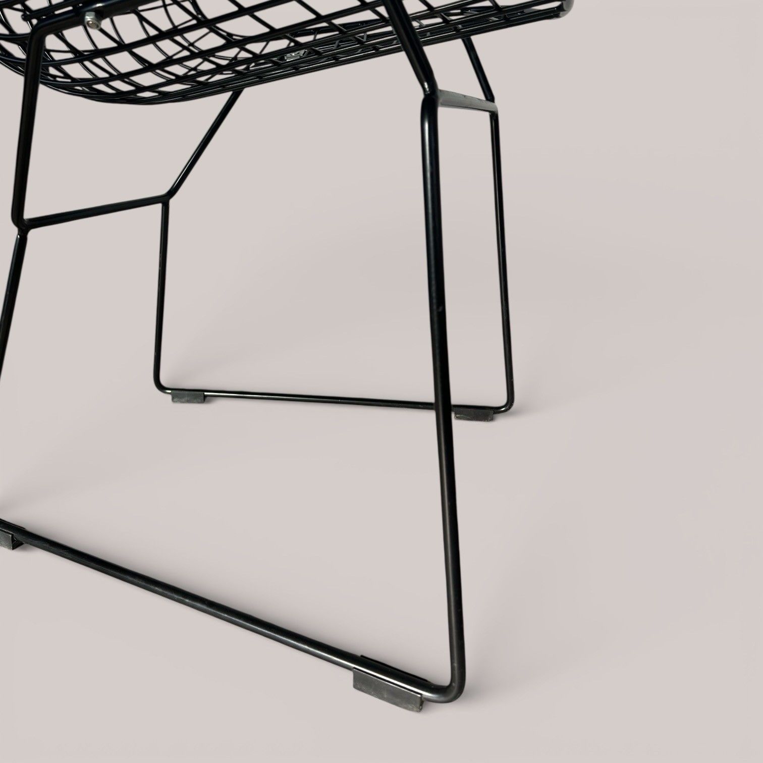 Harry Bertoia Wire Side Chair Knoll International– Black photo vinterior