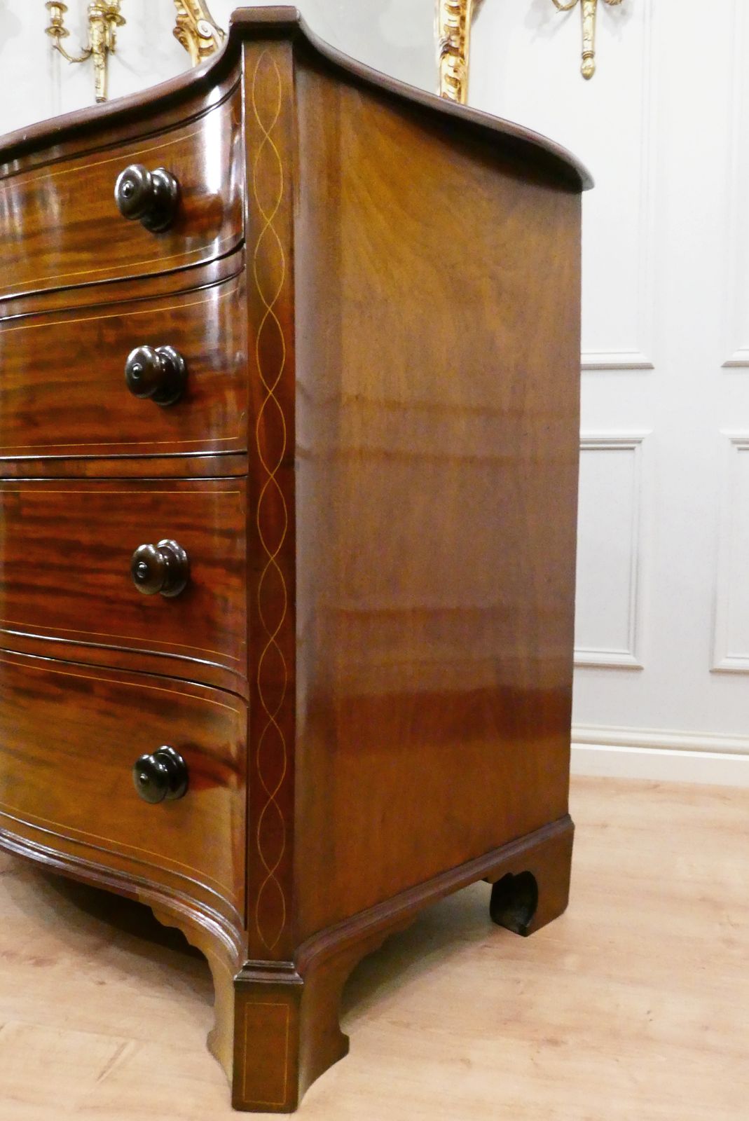 2750.0 Georgian Mahogany Serpentine Fronted Chest Of Drawers Attributed To Gillows photo