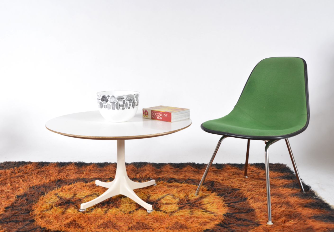 photo vinterior 1960s Midcentury White Low Pedestal Coffee Side Table By George Nelson For Herman Miller Model 5452