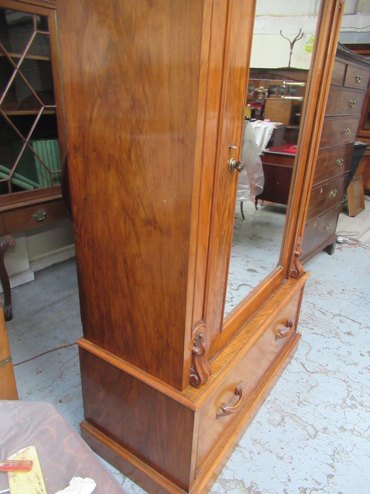 A Victorian     Walnut   Wardrobe   1870s photo vinterior