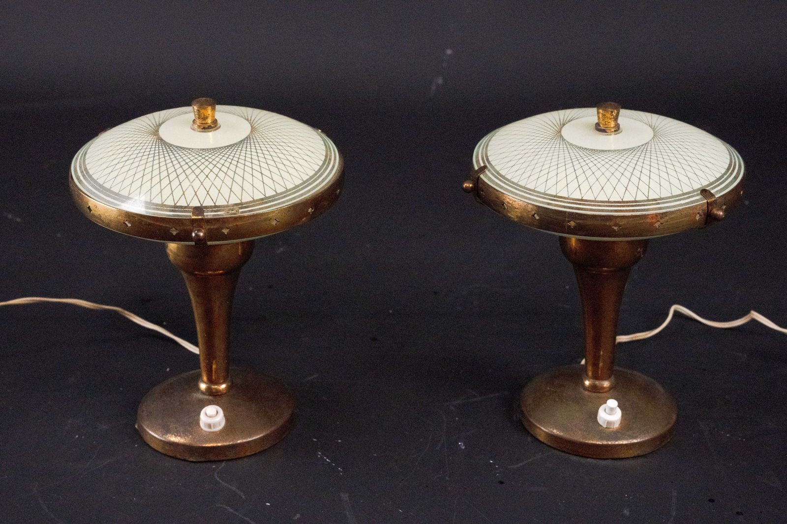 Rare Pair Of Bedside Lamps In Curved Glass Attributed To Pietro Chiesa. Italy 1950s