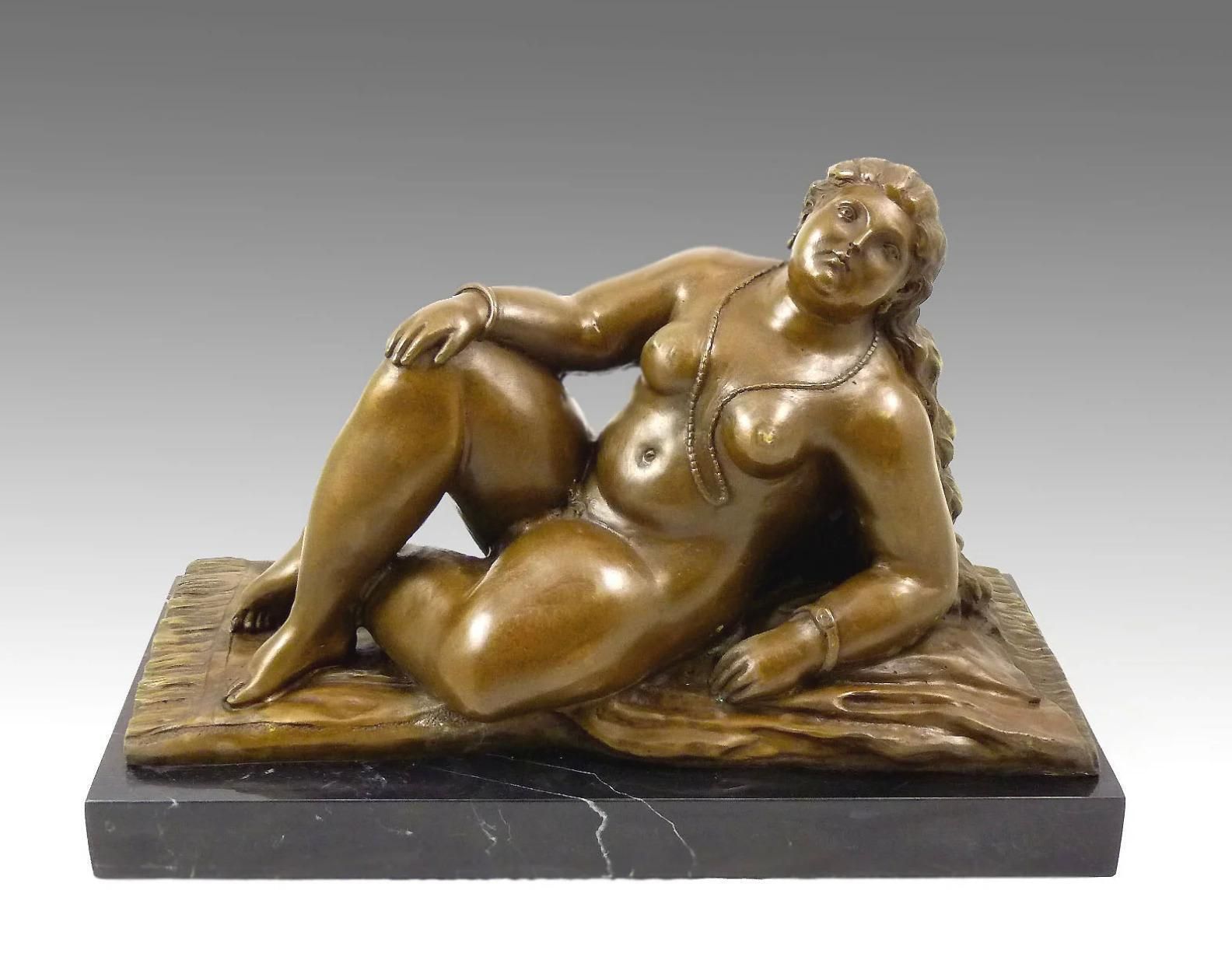 Sculpture Woman At The Beach In Bronze, Contemporary Style, 20th Century photo 1774.0