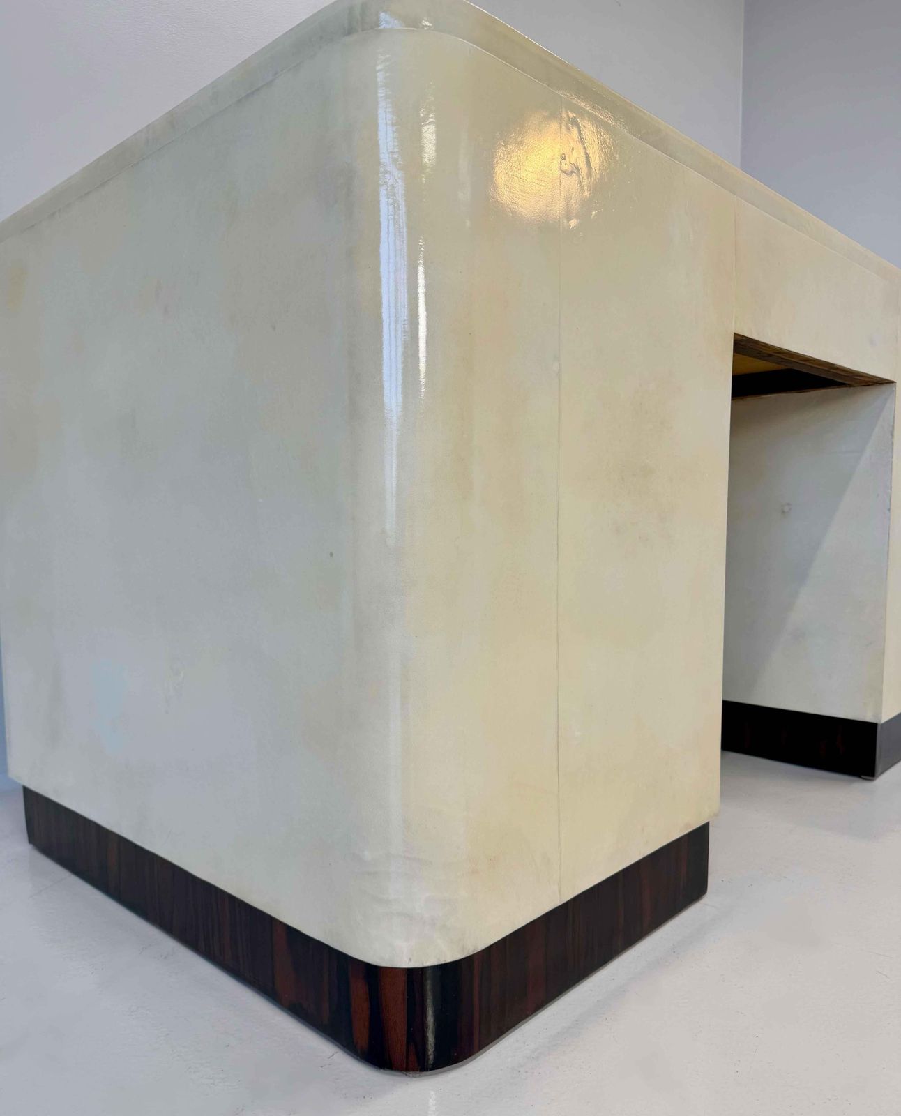 photo vintage Italian Art Deco Parchment Desk In The Style Of Borsani, 1940s