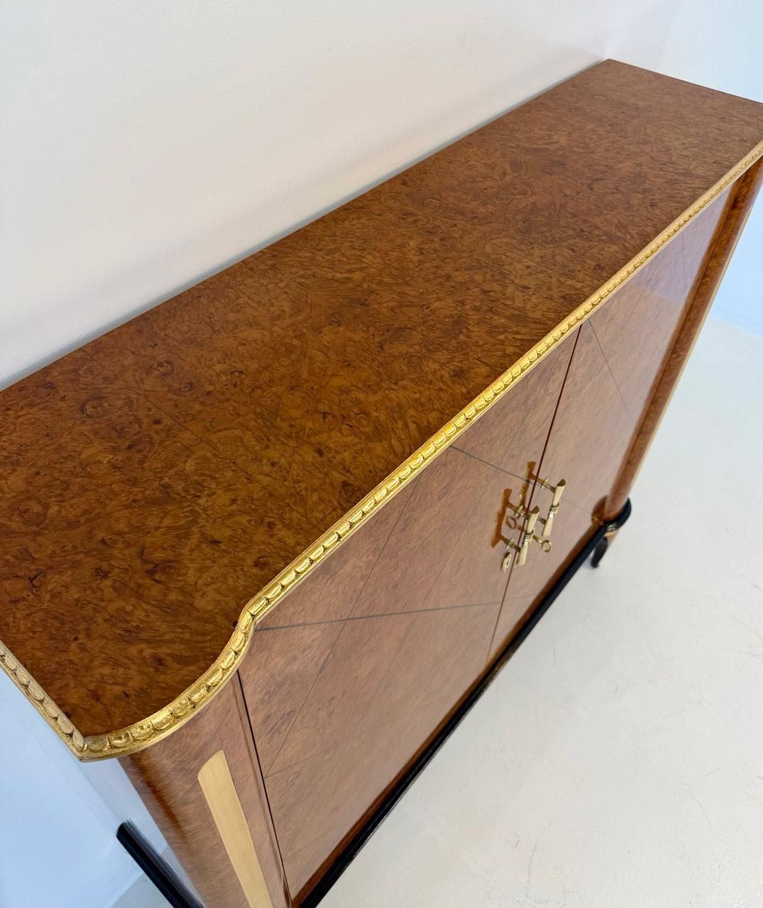 photo vinterior 1940s Italian Art Deco Cabinet In Maple Burl With Black Lacquer Details