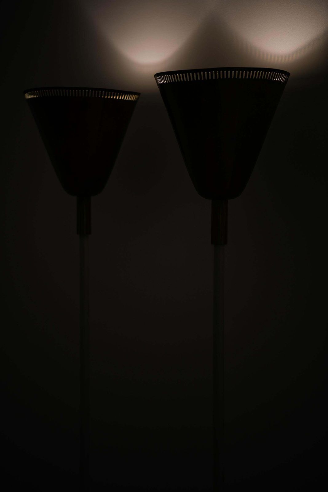 Set Of 2 Floor Lamps In Brass And Lacquered Metal, 1950s photo buy
