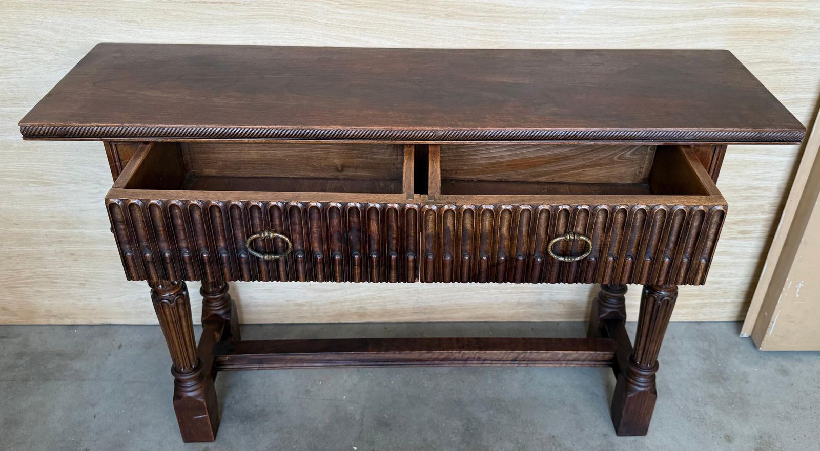 Console espagnole à deux tiroirs sculptés, années 1900 photo 2826.0