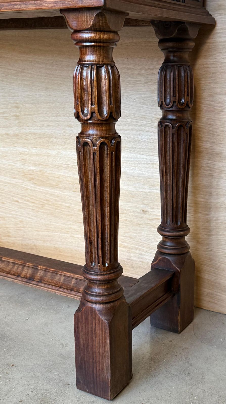 photo for sale Console espagnole à deux tiroirs sculptés, années 1900