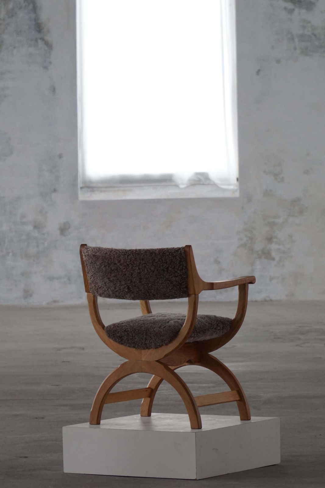 photo furniture "Kurul" Armchair In Oak & Lambswool, Henning Kjærnulf, Mid Century Modern, 1960s