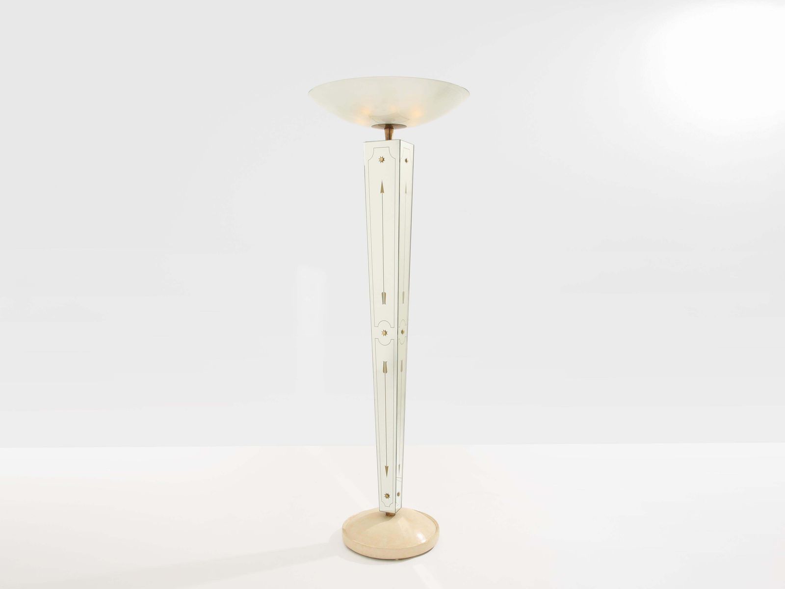 photo for sale Lampadaire en bois laqué, miroir et laiton, par Emilio Lancia, 1940