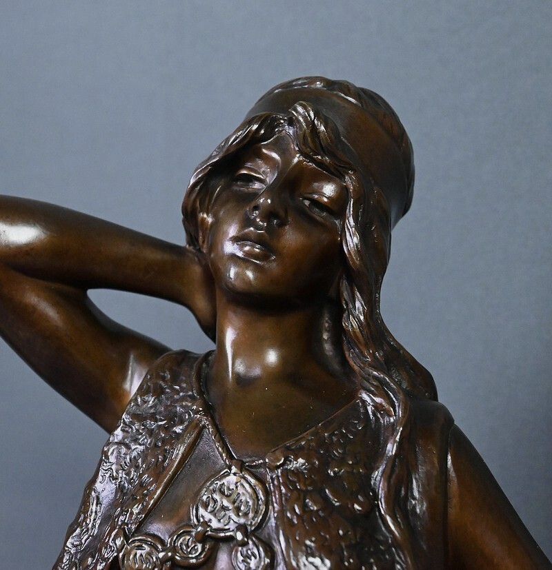 Bronze "Bohemian Woman" Signed E. Villanis – Late 19th Century photo vintage