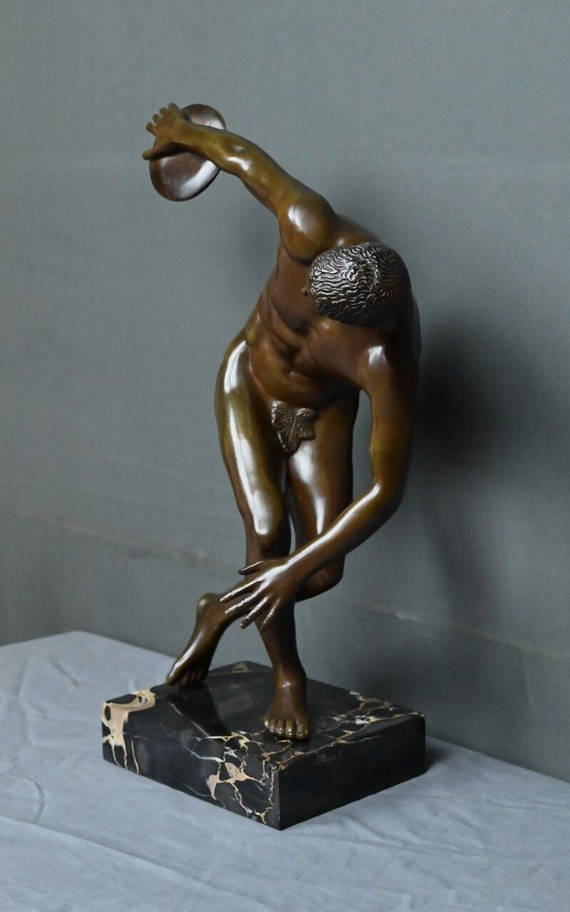 Bronze Sculpture "The Discus Thrower" After Myron – Early 20th Century photo for sale