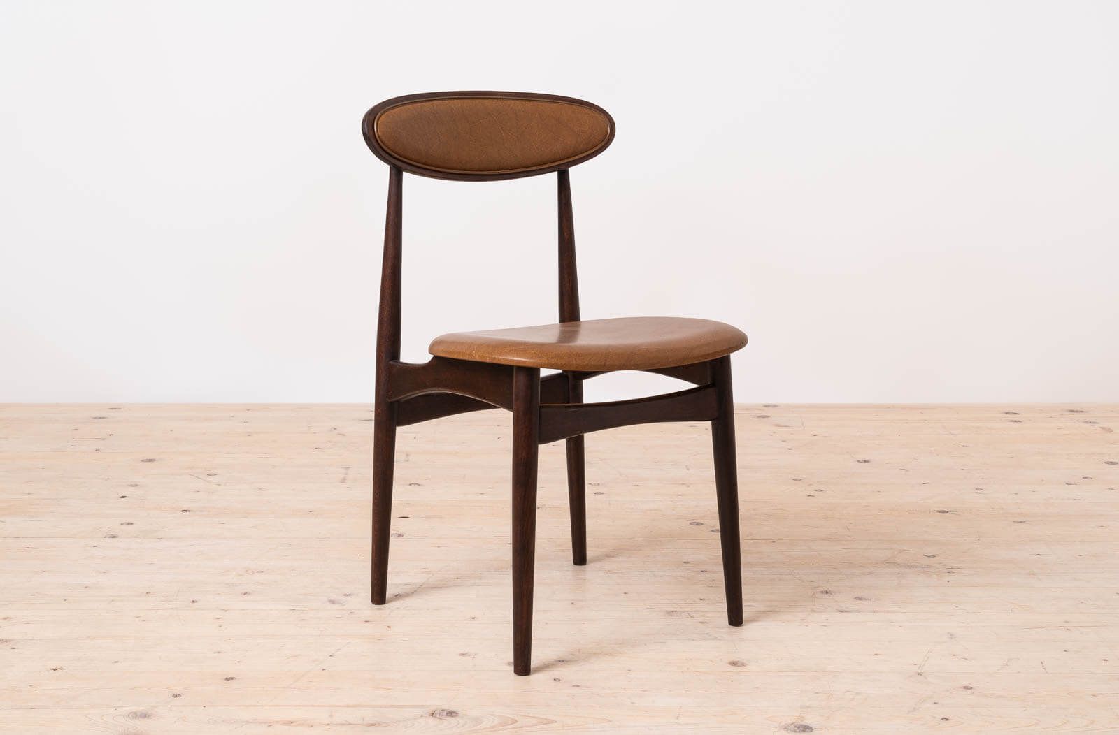 photo vinterior Mid Century Modern Dining Set, Round Table With 4 Fredrik Kayser Chairs No. 125b