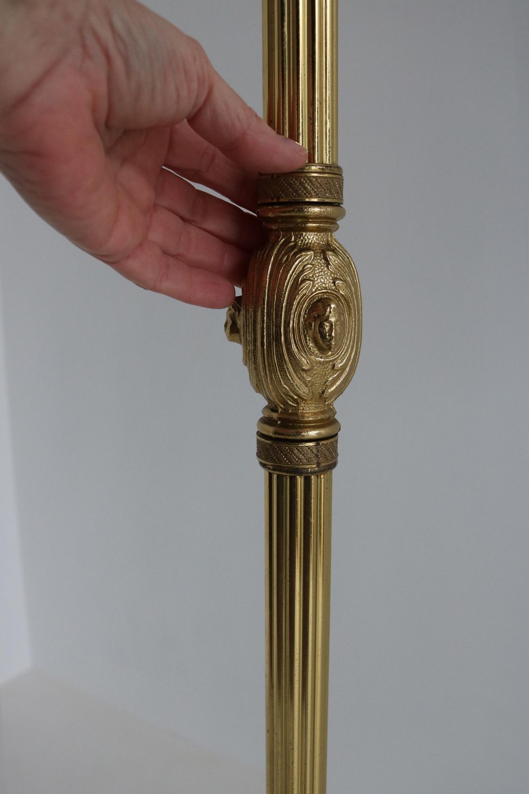 Furniture Antique Style Brass Coat Rack With Rotating Crown And Marble Base Italian Hollywood Regency Hall Tree Vintage Gold Entryway Stand photo