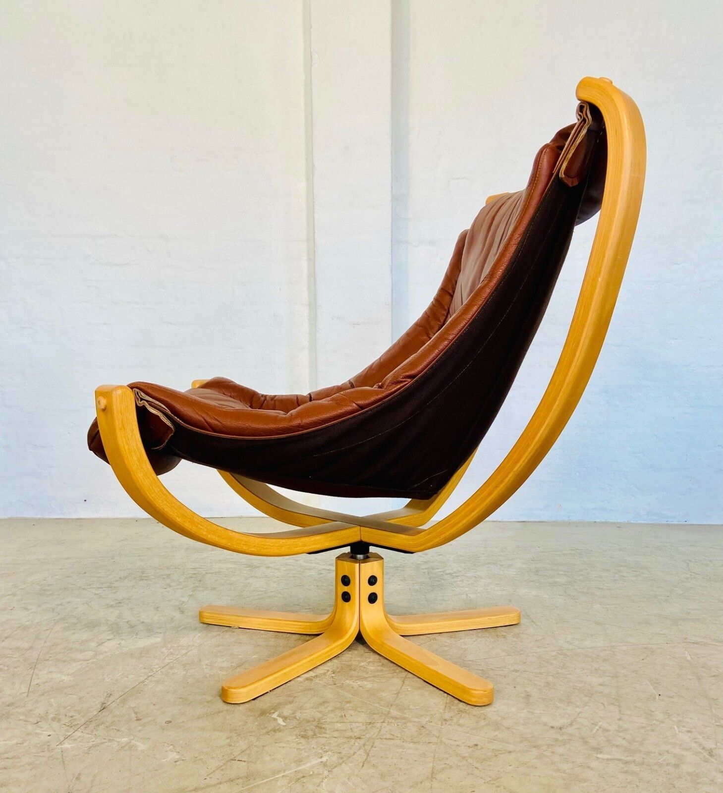 photo vintage Vintage Retro Danish Mid Century  Skippers Cognac  Leather Lounge Chair