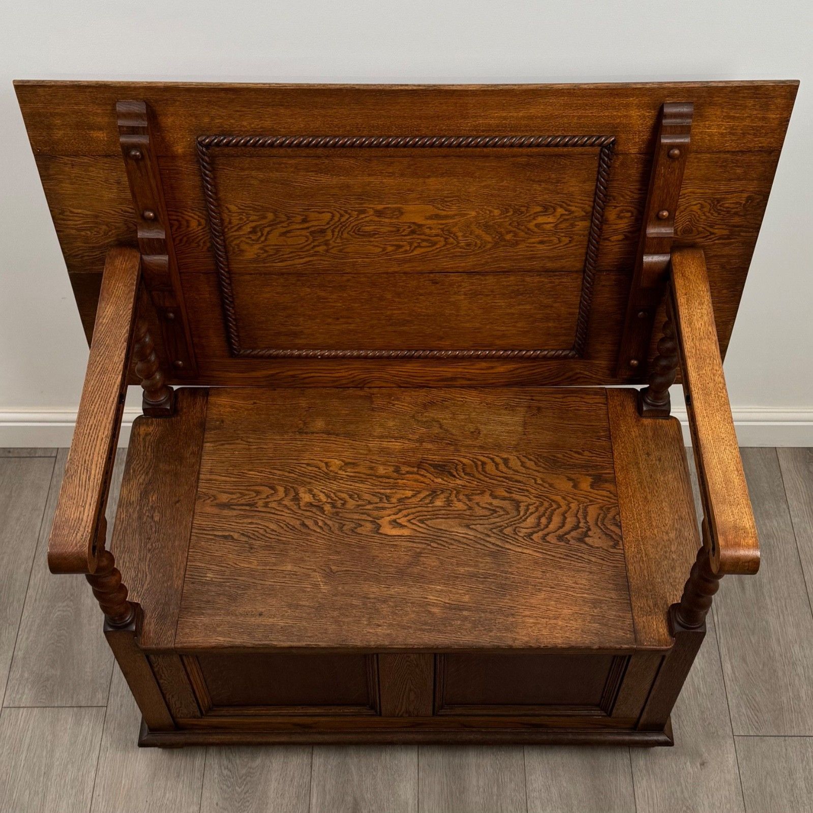 Furniture Antique 20th Century Good Quality Monks Bench In Golden Oak photo
