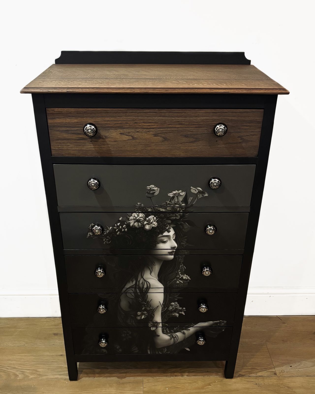 Chest Of Drawers Black And Dark Wood With Decoupage photo 660.0