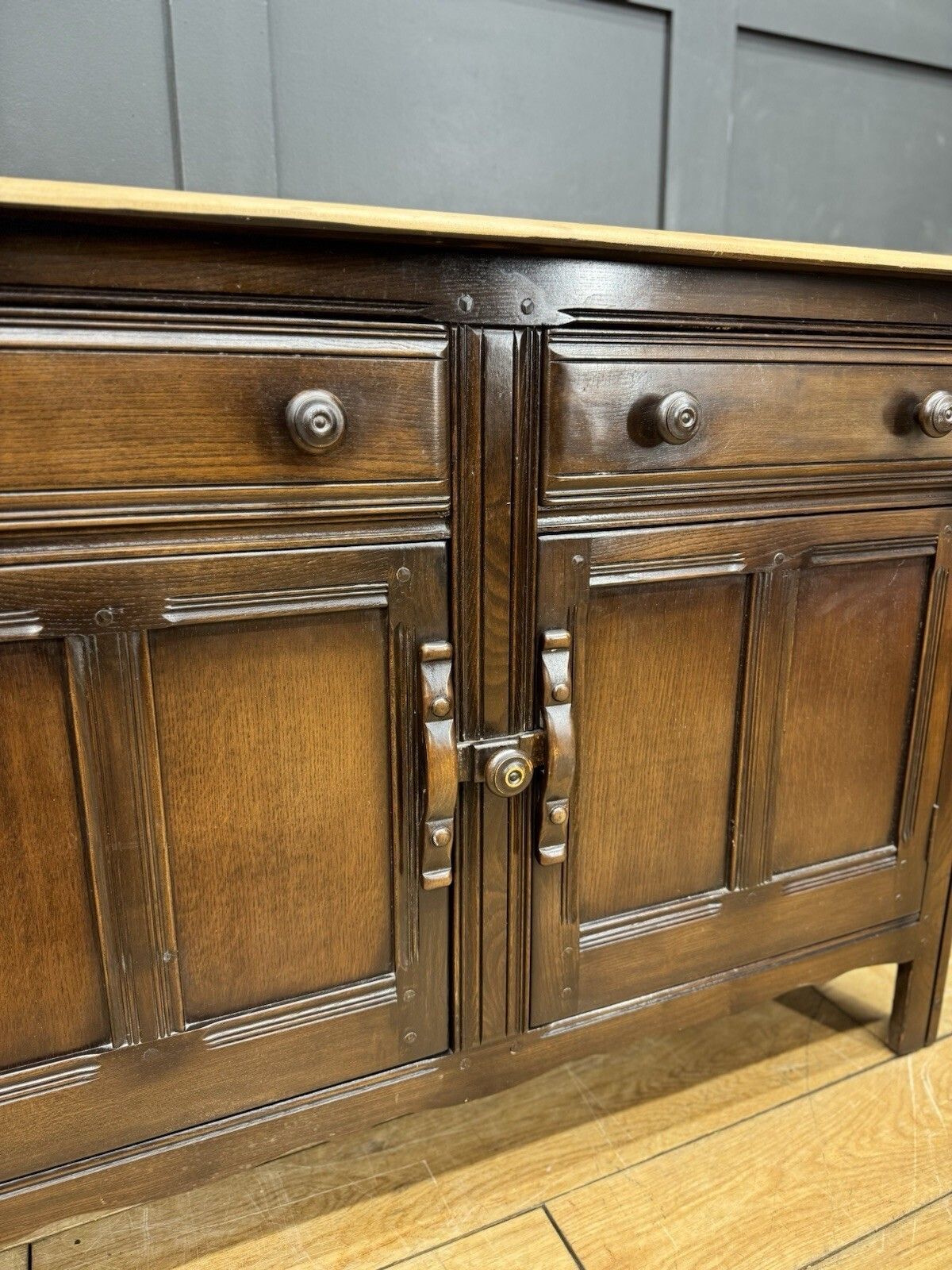 Ercol Elm Sideboard With Cupboard & Drawers Tv Stand 123cm photo buy